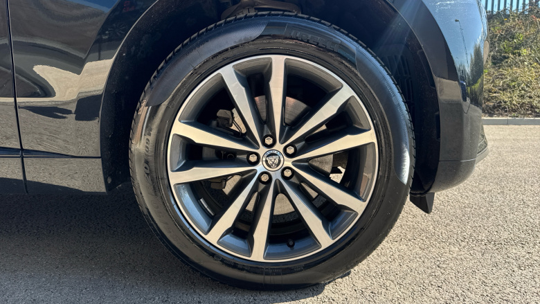 Jaguar F-Pace 2.0 D200 R-Dynamic SE Black 5dr Auto AWD Diesel Estate